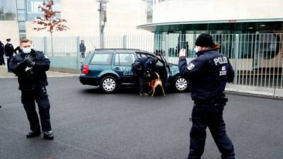 Автомобиль врезался в ворота офиса Ангелы Меркель