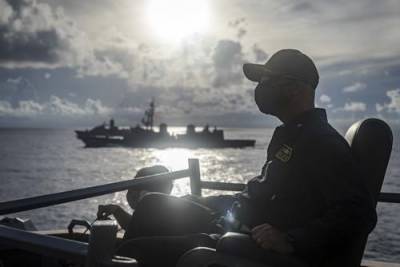 Журналист Daily Express заявил об “угрозе третьей мировой” из-за вторжения эсминца США в воды РФ