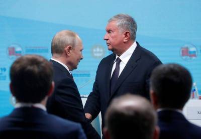 Путин в среду проведет в Москве рабочую встречу с главой Роснефти Сечиным -- агентства