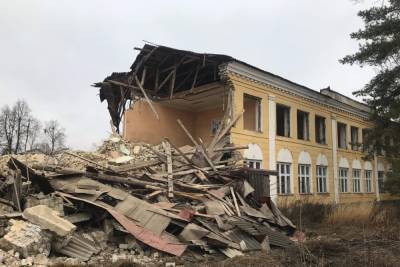 В Сасове Рязанской области начали сносить старое здание школы