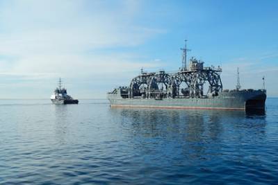 Спасательная «Коммуна» ВМФ России получила спасенный Великобританией «Приз»