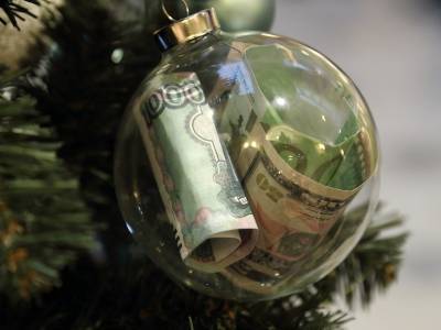 Подарок к Новому году: в Госдуме придумали выплатить по 10 000 рублей малоимущим
