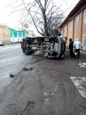 Автомобиль фирмы ритуальных услуг попал в ДТП в Череповце