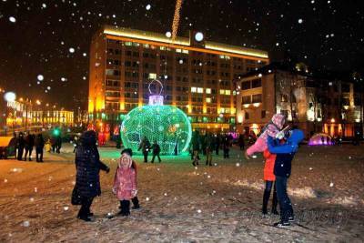 Аллея креативных елок, ярмарка с глинтвейном и костюмированные автомобили, а иллюминацию зажгут 7 декабря. Как в Гродно будут встречать Новый год?