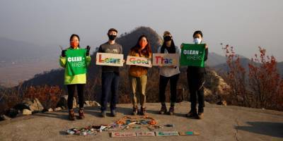 В южнокорейском национальном парке превратили мусор в арт-инсталляции. Они хотят, чтобы люди перестали мусорить — фото