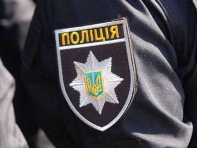 Во Львове нетрезвый полицейский врезался в детскую площадку