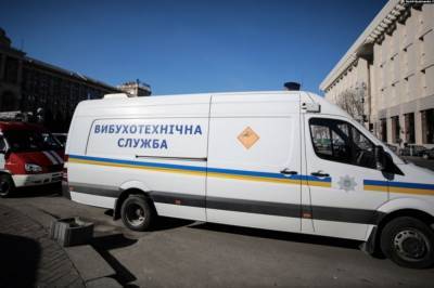 Эвакуировали около 300 человек: в Киеве ученица седьмого класса "заминировала" свою школу
