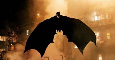 Бэт-пещера и заснеженный Готэм: в Сети появились кадры со съёмок нового "Бэтмена"