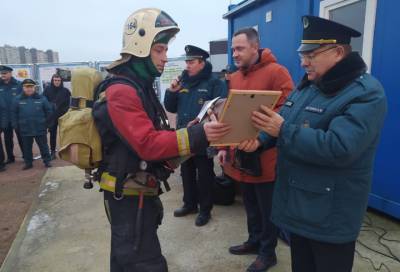 Видео: «Леноблпожспас» открыл учебно-тренировочный комплекс в Буграх соревнованиями пожарных