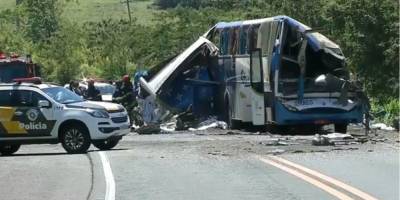 В Бразилии в автобус с рабочими врезался грузовик: 37 человек погибли