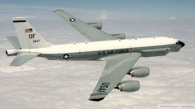 Самолет американских ВВС совершил маневр возле Ливии