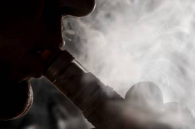 Рада намерена приравнять девайсы для курения к сигаретам, ограничив их употребление