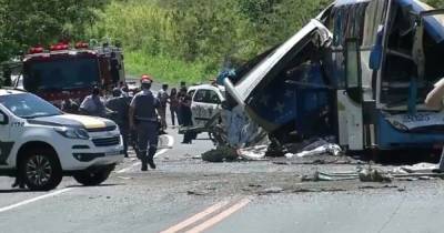 В Бразилии грузовик врезался в автобус с пассажирами: не менее 40 погибших (видео)