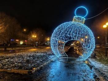 В Вологде продолжаются работы по украшению города к Новому году