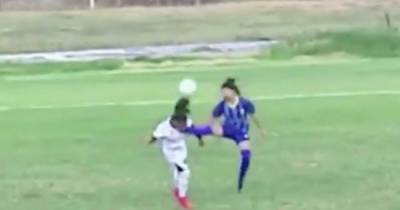 Кунг-фу из Бразилии: футболистка шипами "заехала" в голову сопернице (видео)