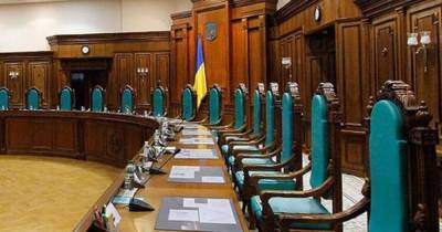 Зеленский обратился к Венецианской комиссии для ускоренного рассмотрения конституционного положения в стране