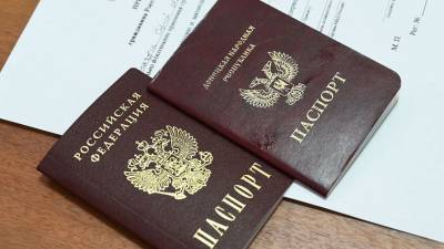 Украина больше не признает часть российских паспортов