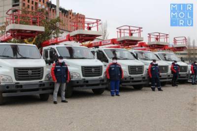 Руководство Россетей вручило дагестанским энергетикам ключи от 144 новых машин