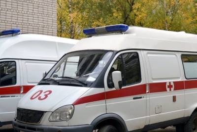 В Феодосии вандал без причины разбил стекло в машине скорой помощи
