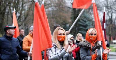 ФОТО: У здания правительства прошел митинг против новых ограничений из-за Covid-19