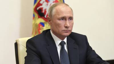 Путин поручил подготовиться к председательству в Арктическом совете