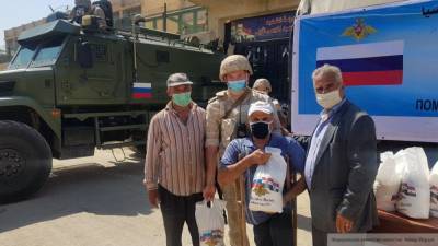 Российские военные провели гуманитарную акцию в сирийском Телль-Тартабе