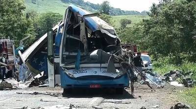 Число жертв аварии с автобусом в Бразилии увеличилось до 41