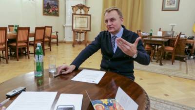 Садовый прокомментировал отношения с Зеленским и "помощь" его партии на выборах