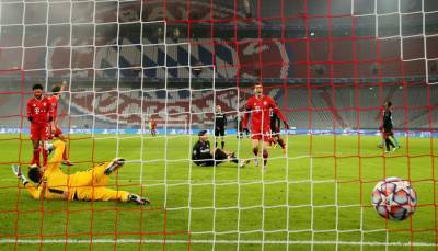 Бавария квалифицировалась в плей-офф ЛЧ, победив Зальцбург