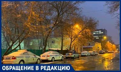 «Оккупировали городскую парковку у детсада»: москвичи жалуются на автомобили ГАИ