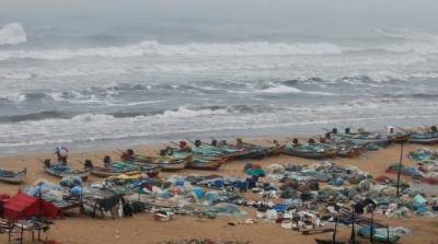 К побережью Индии приближается мощный циклон