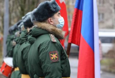 Военнослужащие ЗВО поздравили ветерана Великой Отечественной войны с вековым юбилеем