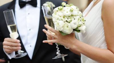 "Ударный" сюрприз жениха ошарашил невесту на свадьбе (Видео)