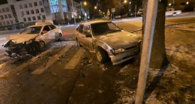 В Уфе таксист устроил ДТП: пострадала 16-летняя девочка