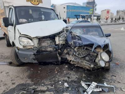 В Челябинске два человека пострадали в ДТП с грузовиком и иномаркой