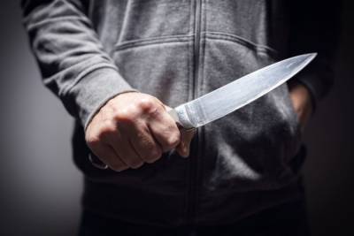 На Дне рождения падчерицы молодой человек из Тверской области ударил гостя ножом