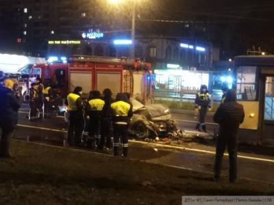 Житель Ижевска погиб за рулем «семерки» после столкновения с троллейбусом