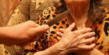 Череповчанин изрезал 84-летнюю женщину