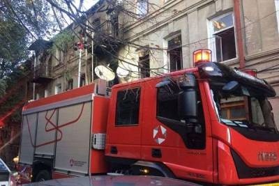 СМИ: При пожаре в центре Тбилиси погибли двое братьев – незрячих стариков