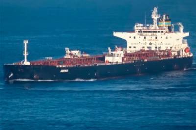 Нефтяной танкер подорвался на мине возле Саудовской Аравии