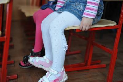 В Астрахани трехлетняя малышка ушла из детского сада и гуляла одна по городу