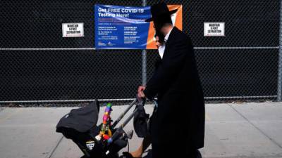 В Нью-Йорке запретили карантинные ограничения на число молящихся в синагогах