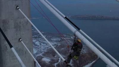 Во Владивостоке движение по мосту на остров Русский до сих пор невозможно