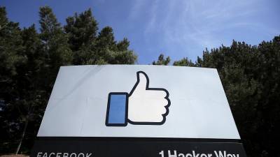 Facebook оплатил штраф за отказ хранить данные пользователей в России