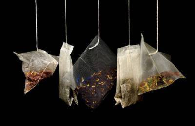 Выбрасывать не нужно: 6 способов повторного использования чайных пакетиков