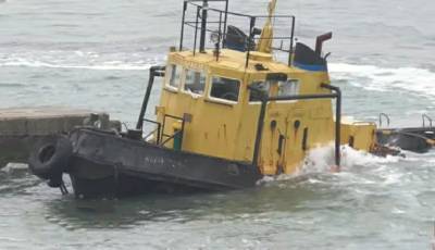 Разлив нефтепродуктов: в Черном море тонет судно, первые подробности
