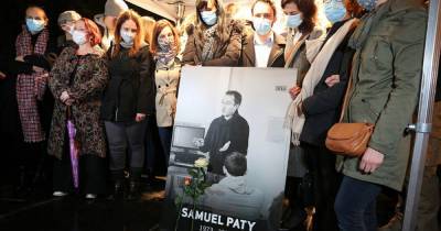 Во Франции 4 школьников обвинили в причастности к убийству учителя