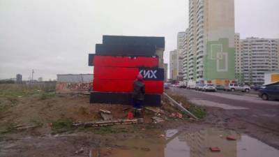 В Шушарах уничтожили инсталляцию из невыполненных властями обещаний