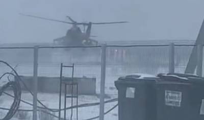 Боевые вертолеты и другая военная техника пребывает в аэропорт Тобольска