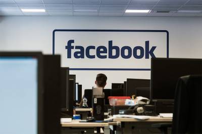 Facebook заплатил штраф в 4 млн рублей за отказ хранить данные пользователей в России